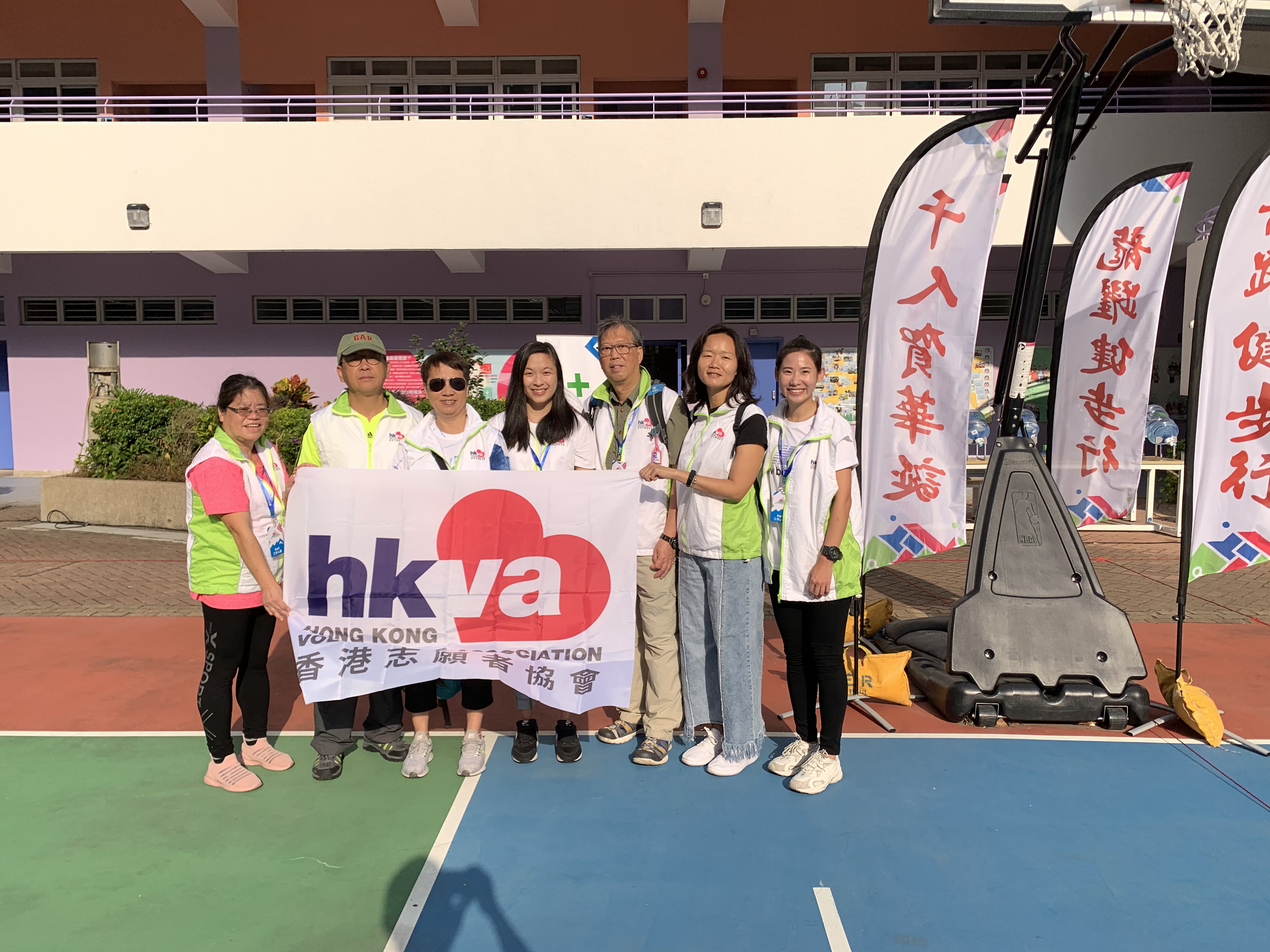 「千人賀華誕 龍躍健步行」